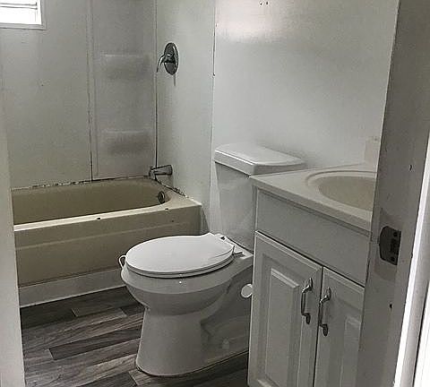 3rd image of 1331 Oakhill St