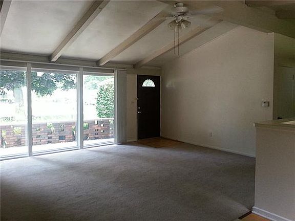 3rd image of 3211 W Lincolnshire Blvd