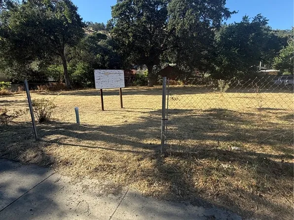 12484 The Plz, Clearlake Oaks, CA 95423