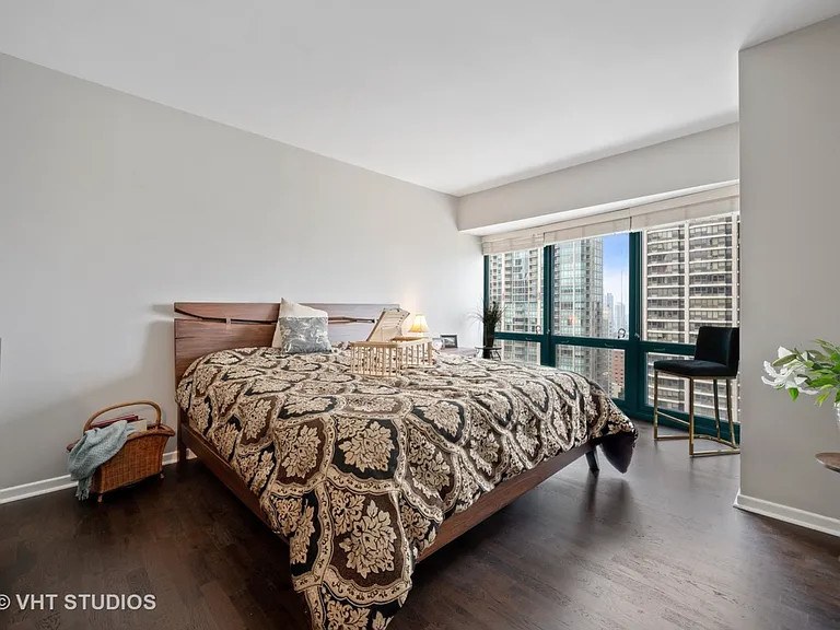 100 E Huron St #1701 — Photo 11