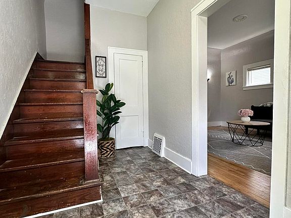 3rd image of 130 E Isabella Ave