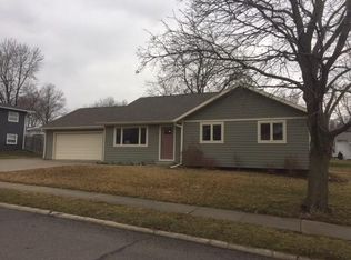 506 Spruce Dr, Pella, IA 50219