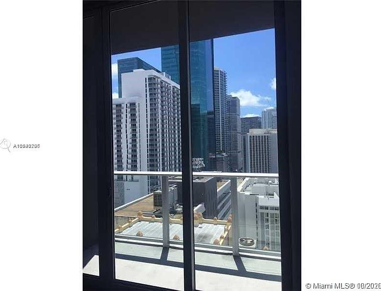 1st image of 151 SE 1st 2007 Miami #2007
