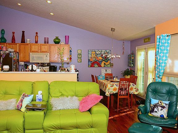 5th image of 56 Foxtail Ln