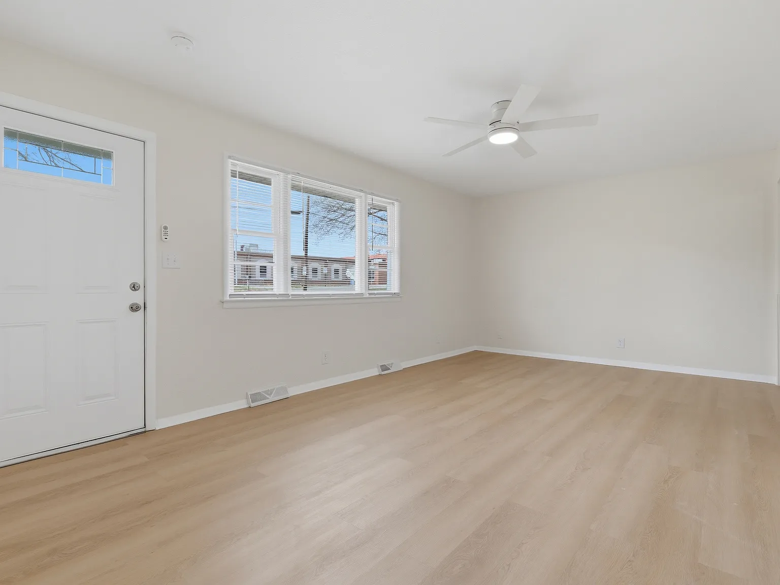 3 bed, 1248 sqft, $1,850 — Photo 3