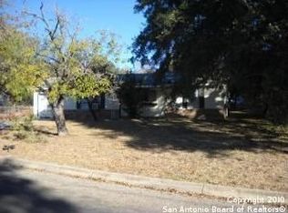 402 Hickory Hwy, Devine, TX 78016