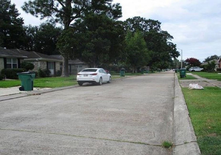 Exterior Neighborhood (street photo)