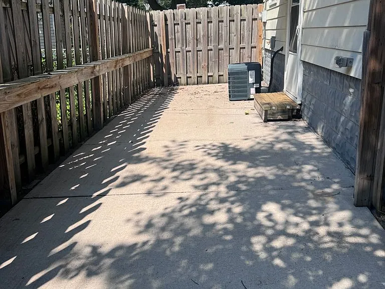 60 W Cotton St — Photo 22
