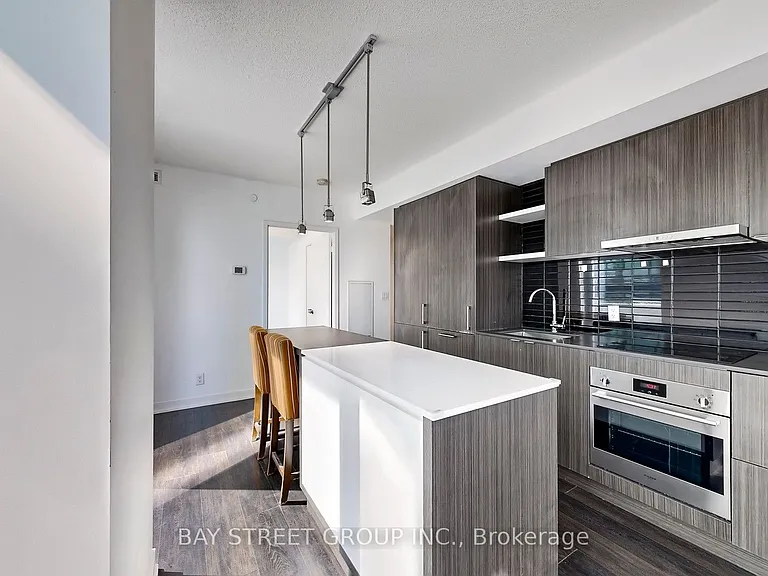 100 Harbour St #1210 — Photo 7