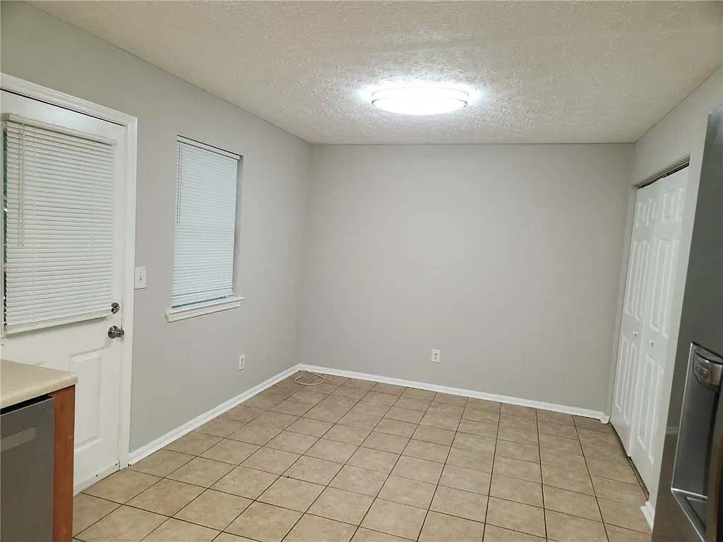 3 bed, 2.5 bath, 1280 sqft, $1,495 — Photo 3