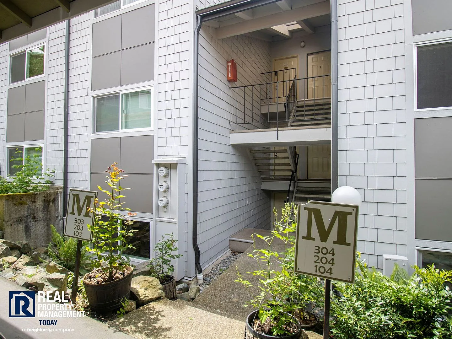 Renton Condo with Private Patio, Pool & Covered Parking! — Photo 4
