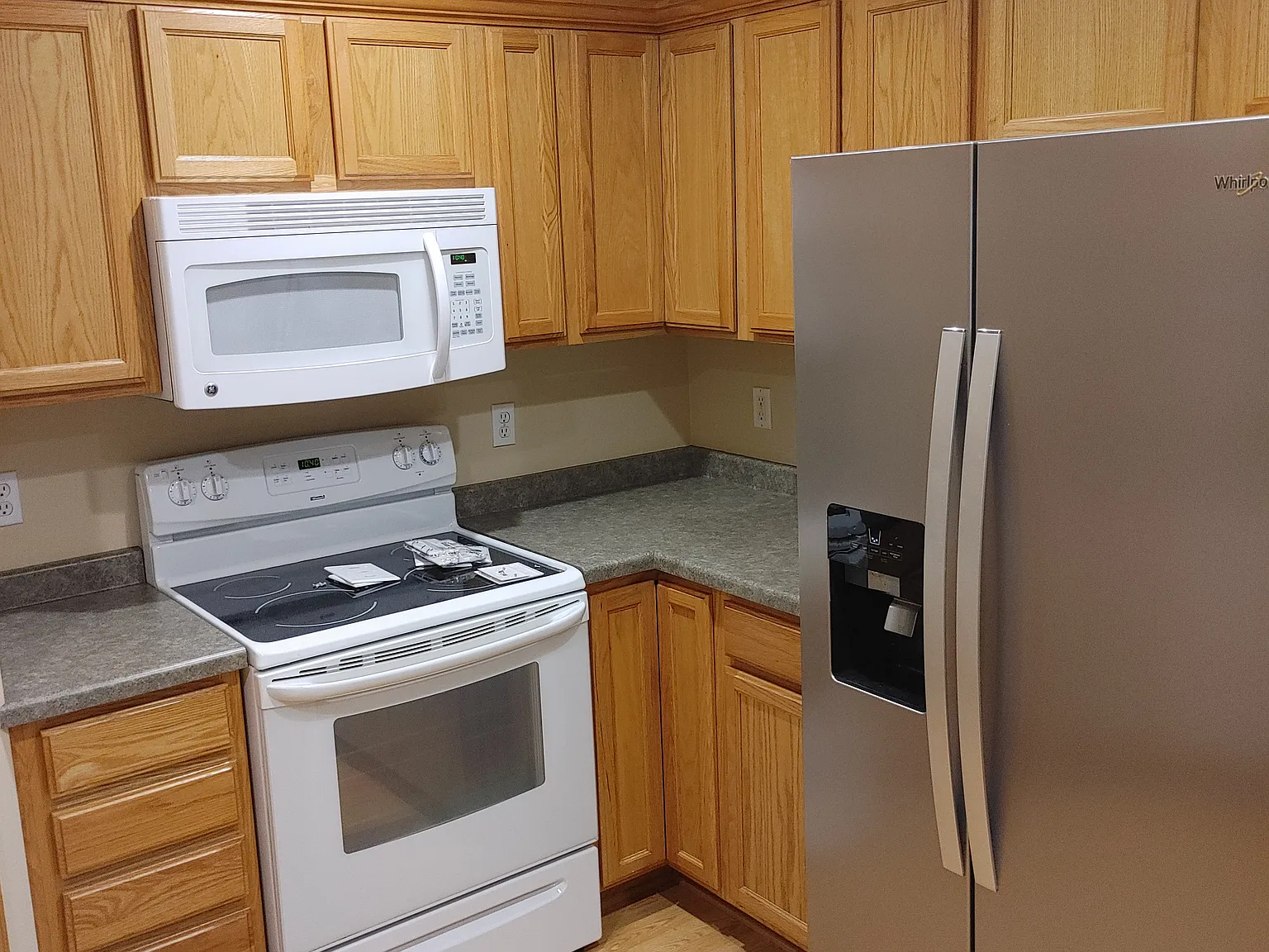 2 bed, 1.5 bath, 1300 sqft, $1,750 — Photo 2