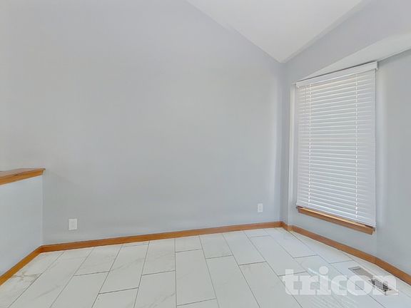 4th image of 10230 N Forest Ave