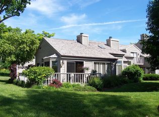 685 Woodbridge Ct, Barrington, IL 60010