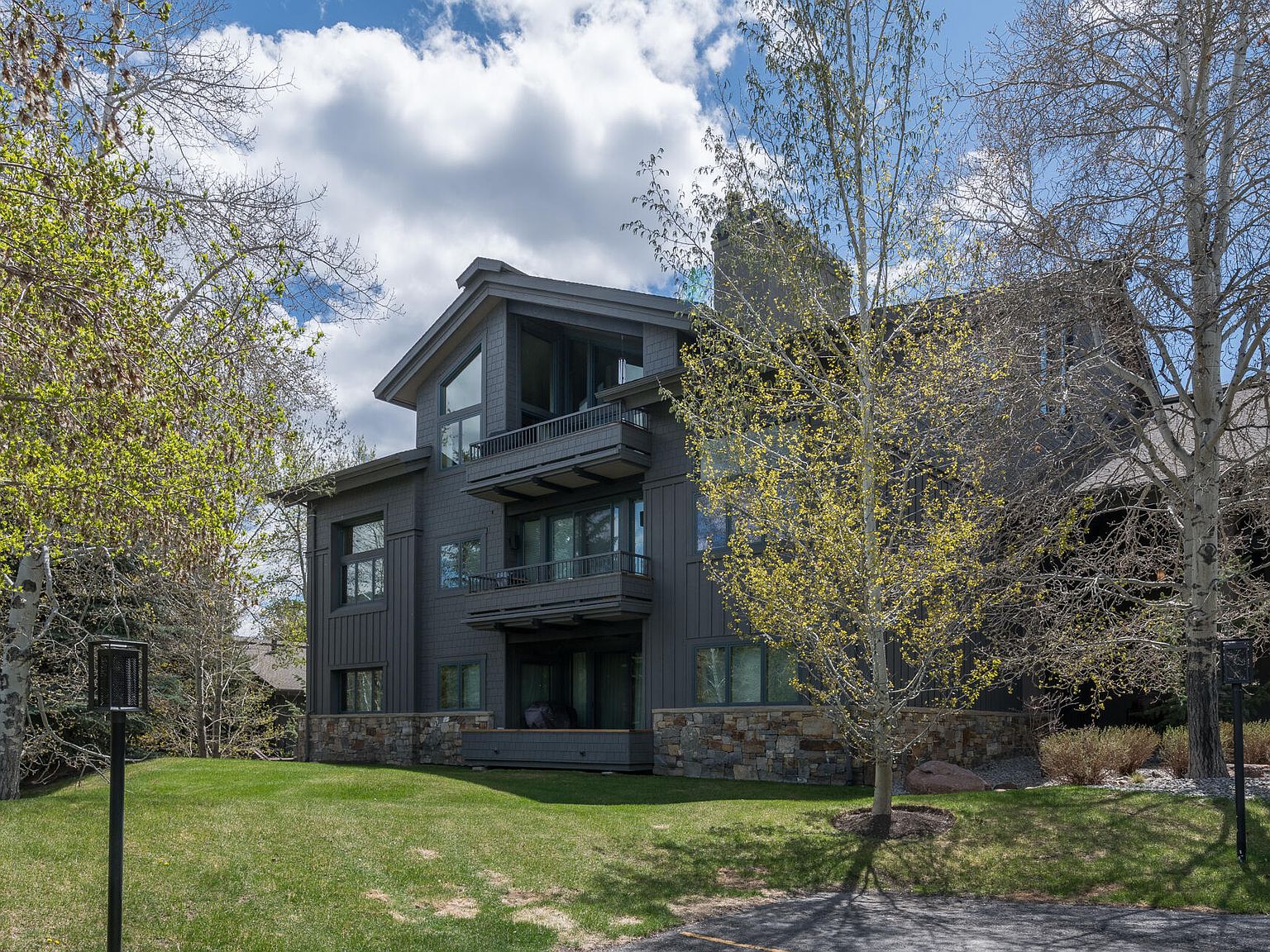 2831 Summit 2 Condo Dr