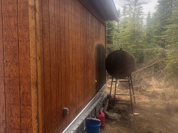 3rd image of 2650 Elsie Ave Cabin 1