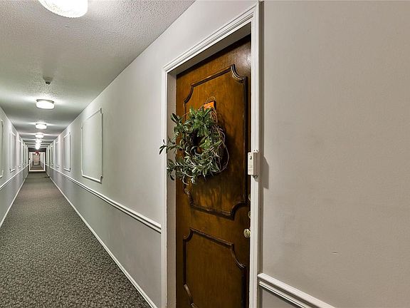 3rd image of 550 Coeur De Royale Dr APT 208
