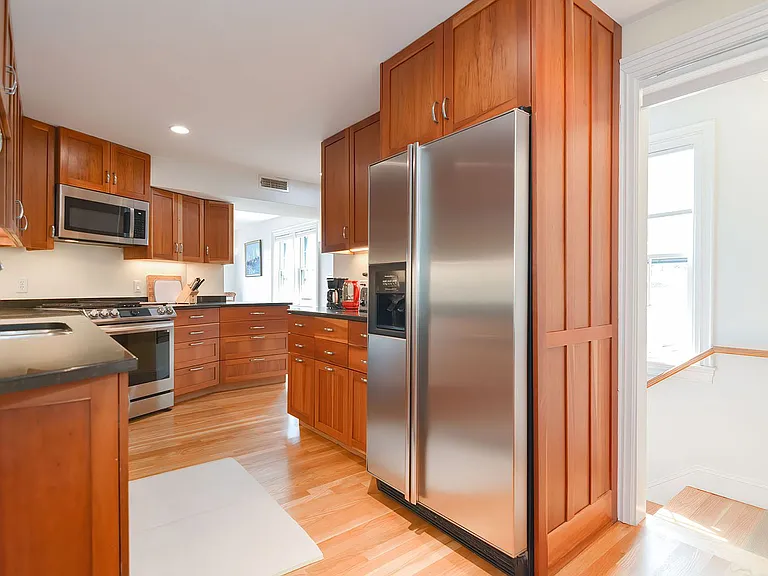 37 Rocky Neck Ave #A — Photo 9