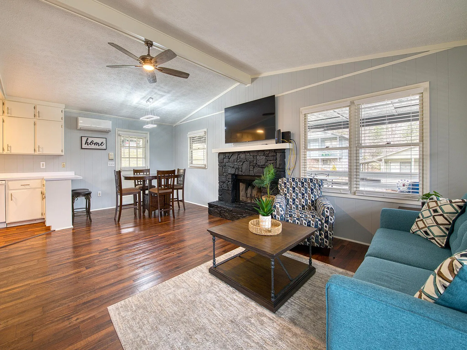 2 bed, 986 sqft, $2,300 — Photo 3