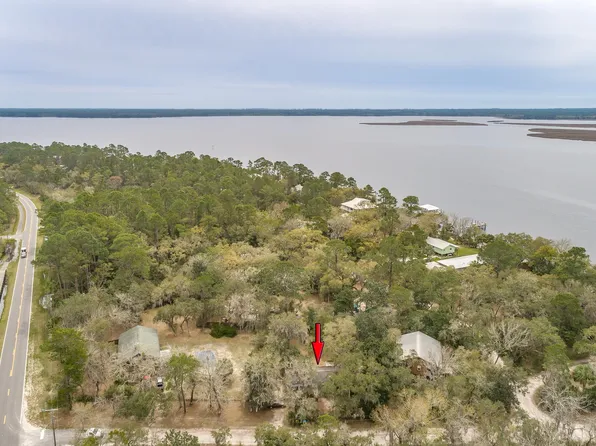 13 Roho Rd, Panacea, FL 32346