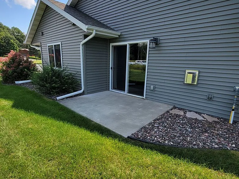 2749 Ridgewood St — Photo 5