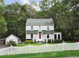 12 Stony Hollow Rd, Centerport, NY 11721