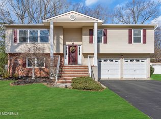 10 Mistletoe Ct, Howell, NJ 07731