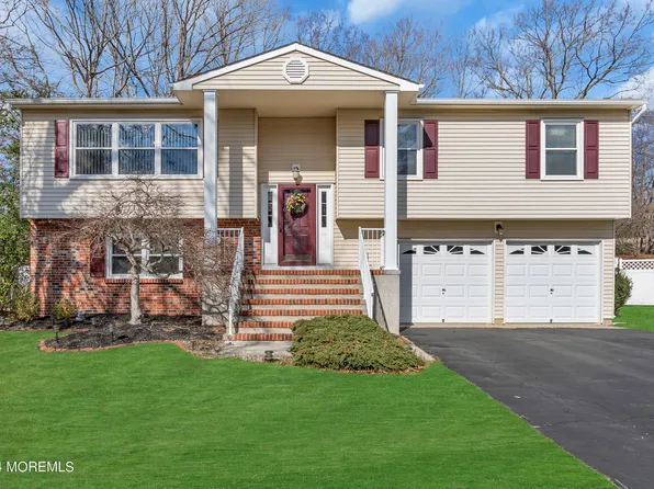 10 Mistletoe Court, Howell, NJ 07731