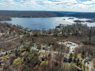 6 Florence Rd W, Hewitt, NJ 07421