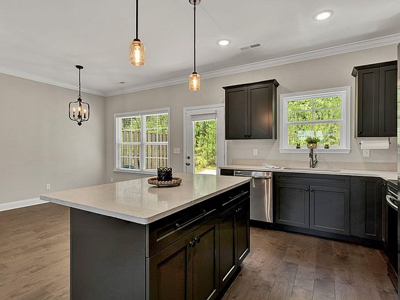 5th image of 476 Bellingham Dr NE