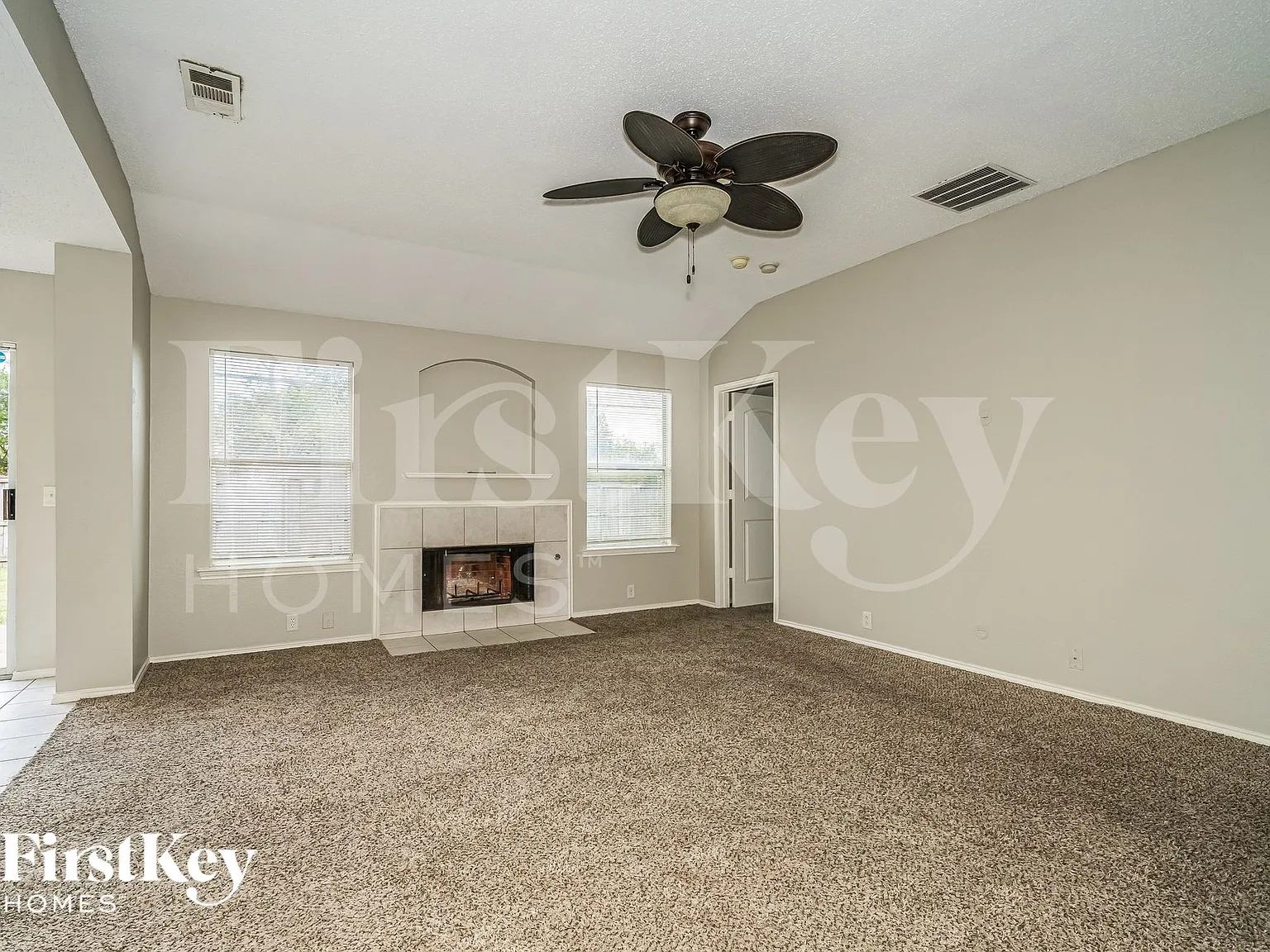 3 bed, 2.0 bath, 1408 sqft, $1,945 — Photo 3