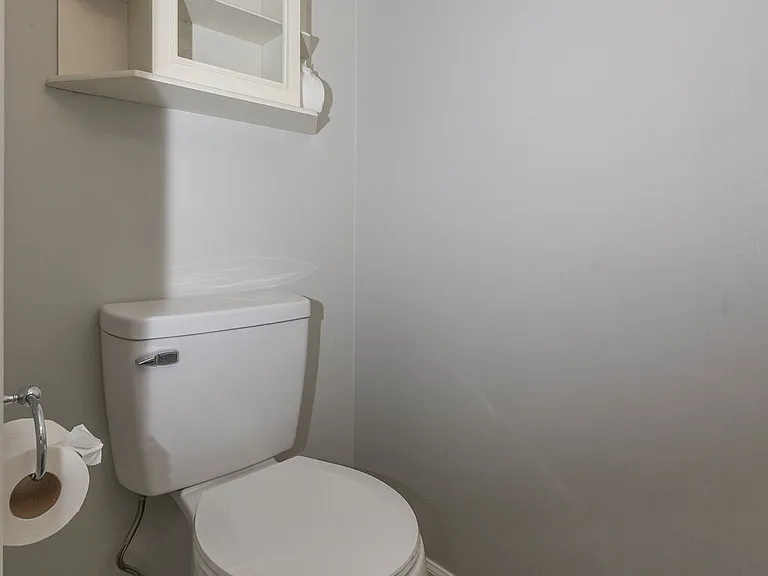 1810 Violet Ct — Photo 9