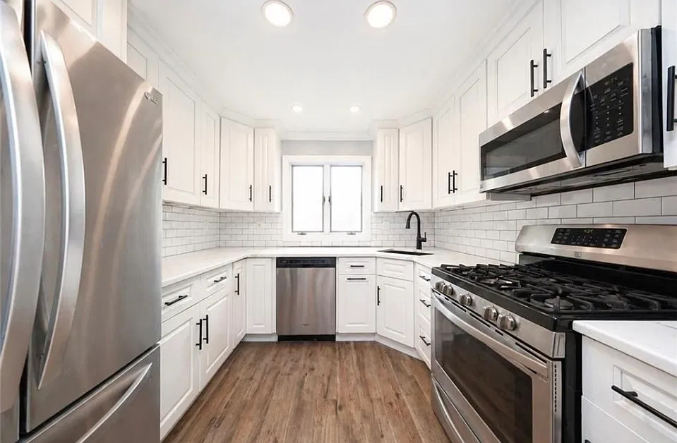 3 bed, 1.5 bath, 1344 sqft, $3,200 — Photo 2