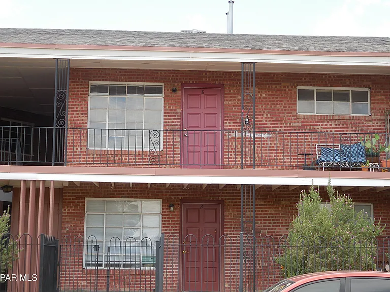701 W Yandell Dr #8 — Photo 1