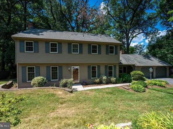 19 Birchwood Rd, Wyomissing, PA 19610