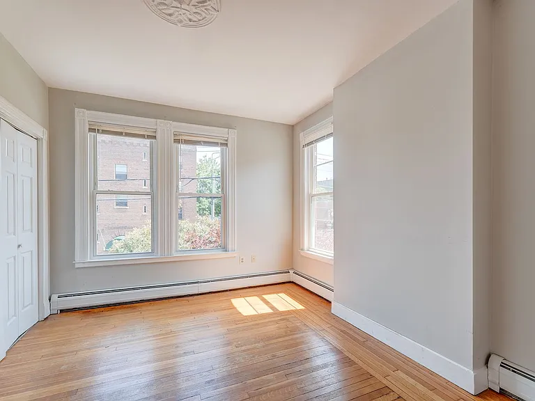 94 Howe St — Photo 11