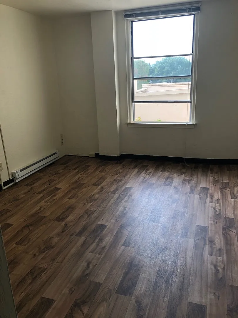 408 SW Monroe Ave — Photo 2