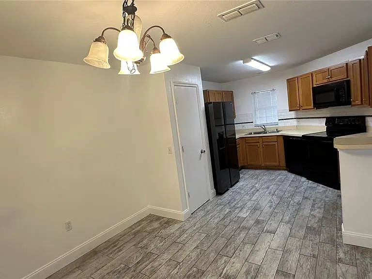 2437 Hassonite St — Photo 5