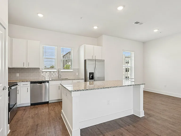 30-web-or-mls-3730 Dupont Ave Unit 5202-S1508-008