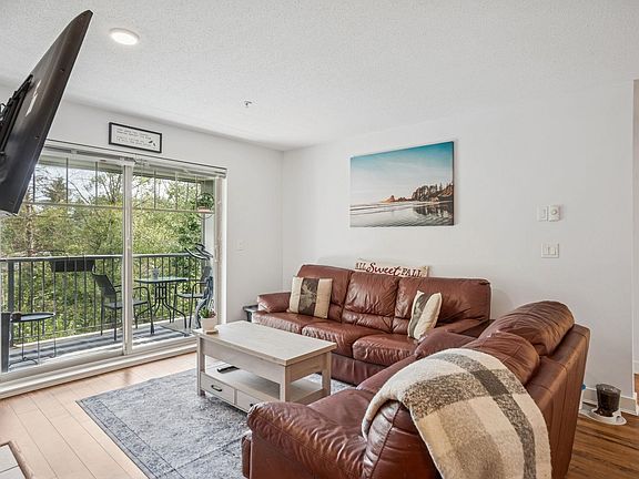 3rd image of 12020 207a St #305