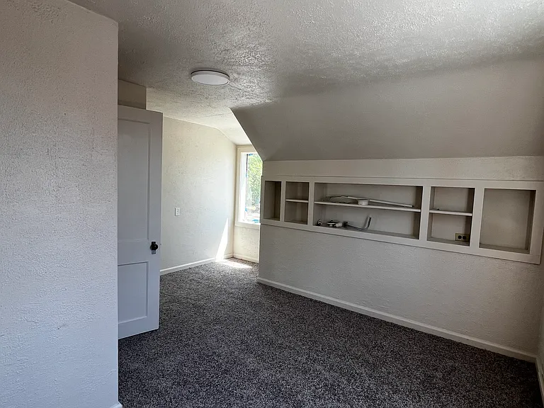 575 W Ash St — Photo 21