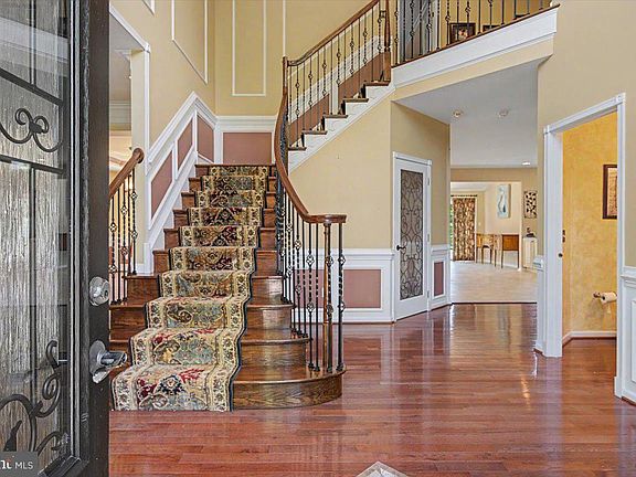 5th image of 1010 Powell Ct