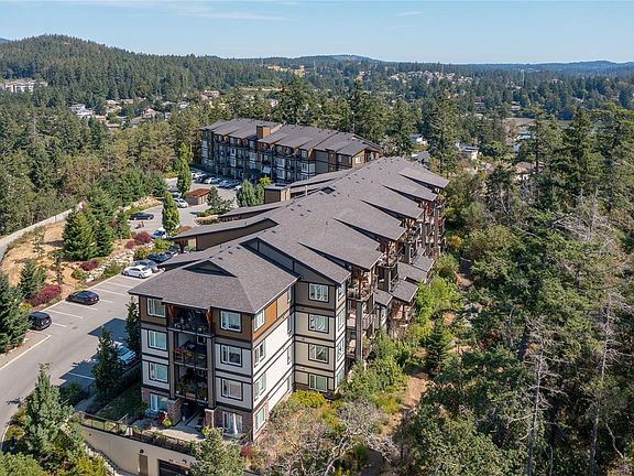 3rd image of 286 Wilfert Rd #308