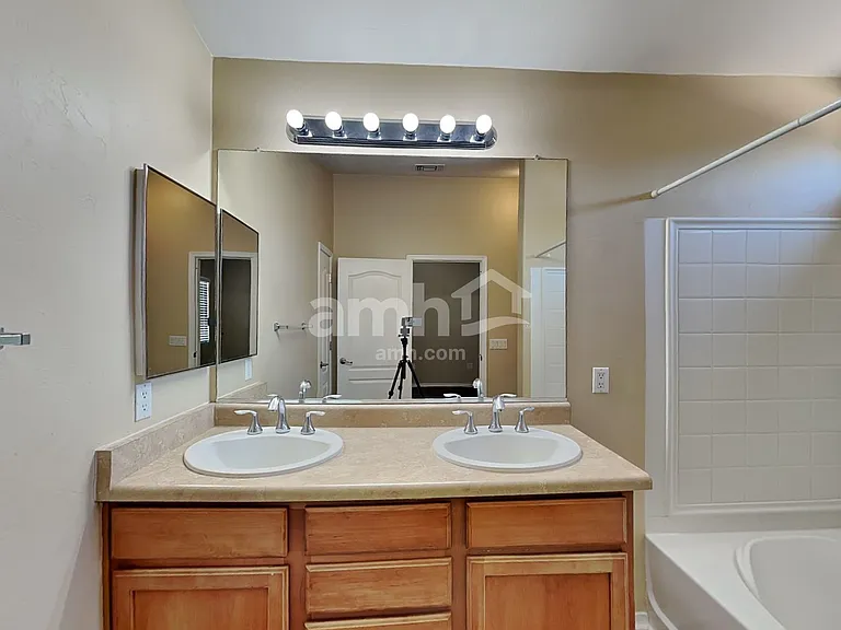 4133 E Lushfield Dr — Photo 10