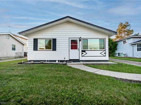 6498 Edgehurst Dr, Brookpark, OH 44142