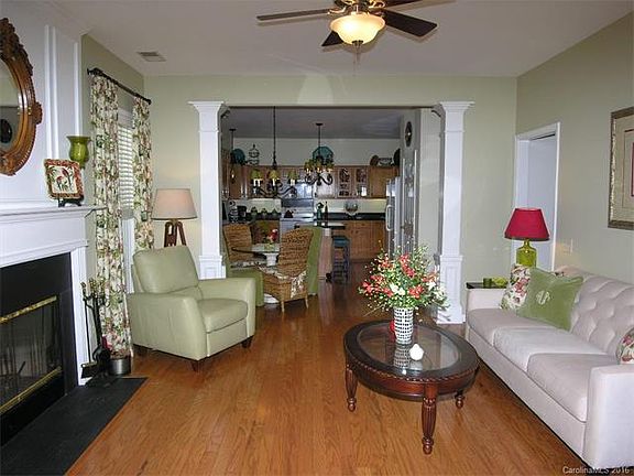 5th image of 6223 Bells Mill Dr