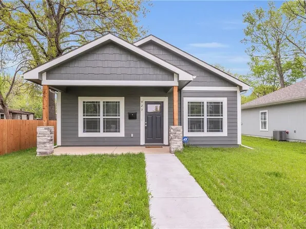 923 E 9th St, Ottawa, KS 66067