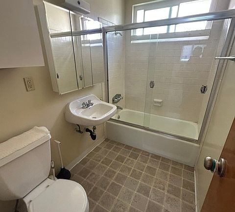 5th image of 308 S Broadway APT D