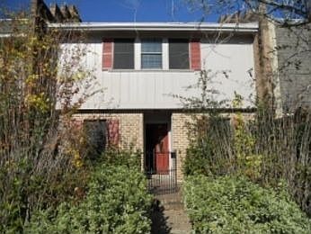 1st image of 2464 Country Club Dr