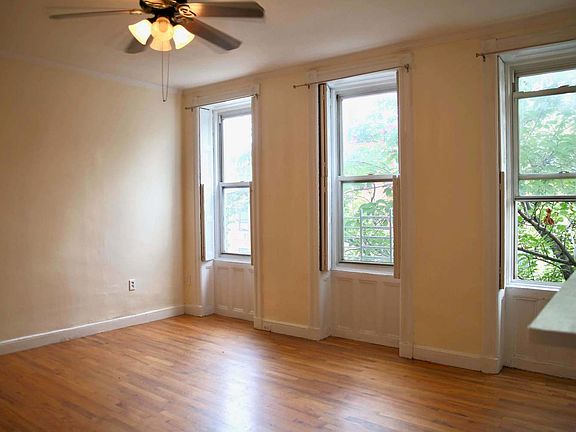 4th image of 372 Douglass St #2